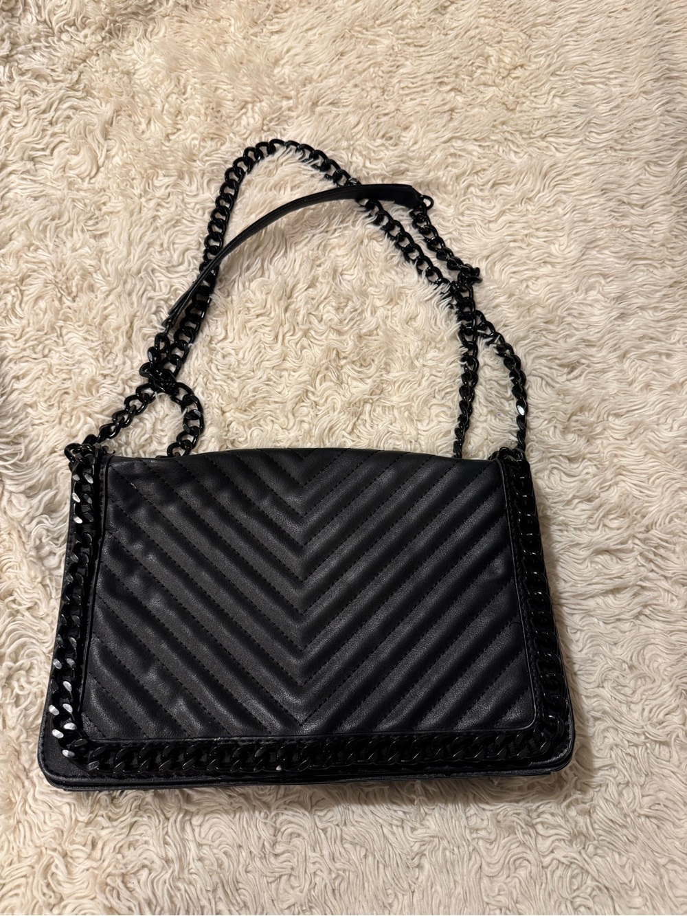 Structured Black Quilted Shoulder Bag with Chain Strap